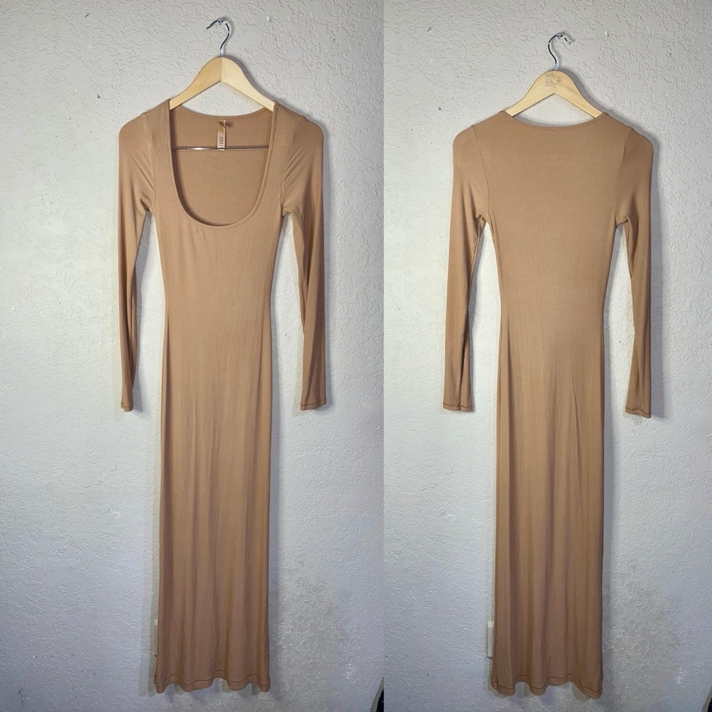 SKIMS | Soft Lounge Maxi Dress Camel Size: Small - Picture 2 of 3